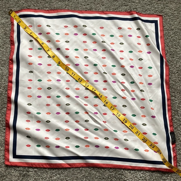 J Crew Lips - Picture 7 of 7